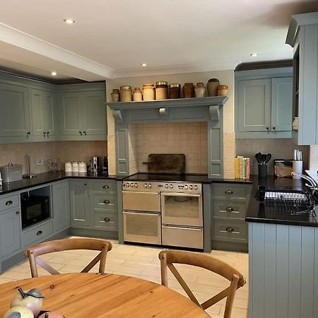 Holly Cottage, 2, Northbrook Park, Farnham-Up To 6 Adults Экстерьер фото