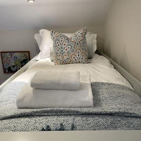 Holly Cottage, 2, Northbrook Park, Farnham-Up To 6 Adults Экстерьер фото