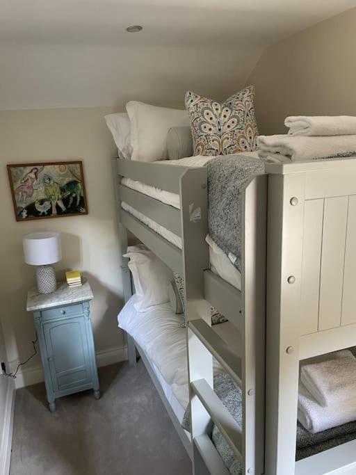 Holly Cottage, 2, Northbrook Park, Farnham-Up To 6 Adults Экстерьер фото