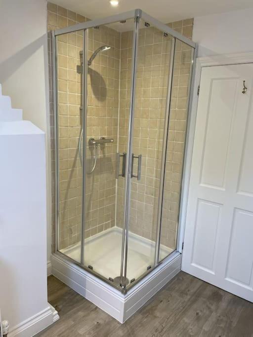 Holly Cottage, 2, Northbrook Park, Farnham-Up To 6 Adults Экстерьер фото