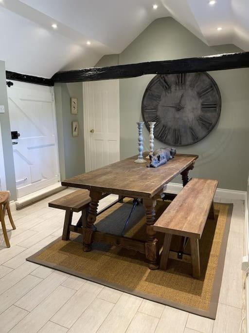 Holly Cottage, 2, Northbrook Park, Farnham-Up To 6 Adults Экстерьер фото