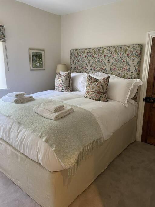 Holly Cottage, 2, Northbrook Park, Farnham-Up To 6 Adults Экстерьер фото