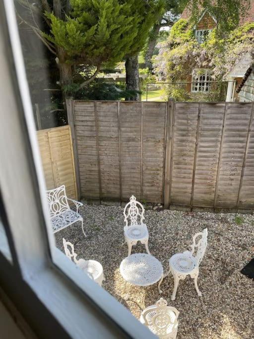 Holly Cottage, 2, Northbrook Park, Farnham-Up To 6 Adults Экстерьер фото