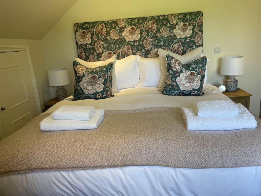 Holly Cottage, 2, Northbrook Park, Farnham-Up To 6 Adults Экстерьер фото