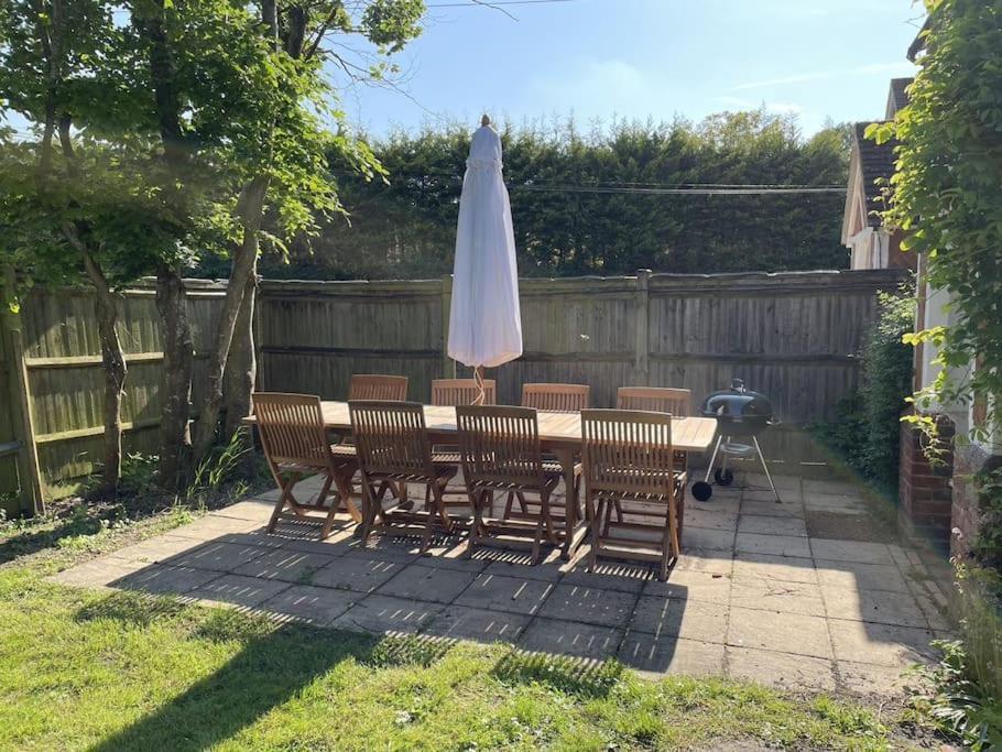 Holly Cottage, 2, Northbrook Park, Farnham-Up To 6 Adults Экстерьер фото